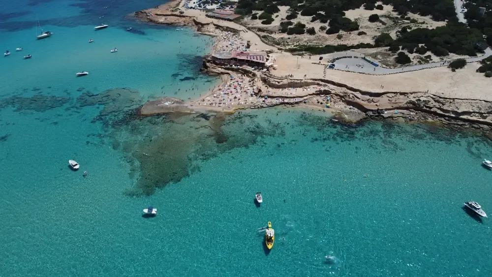 Private Beach and Caves Boat Tour - Image 2